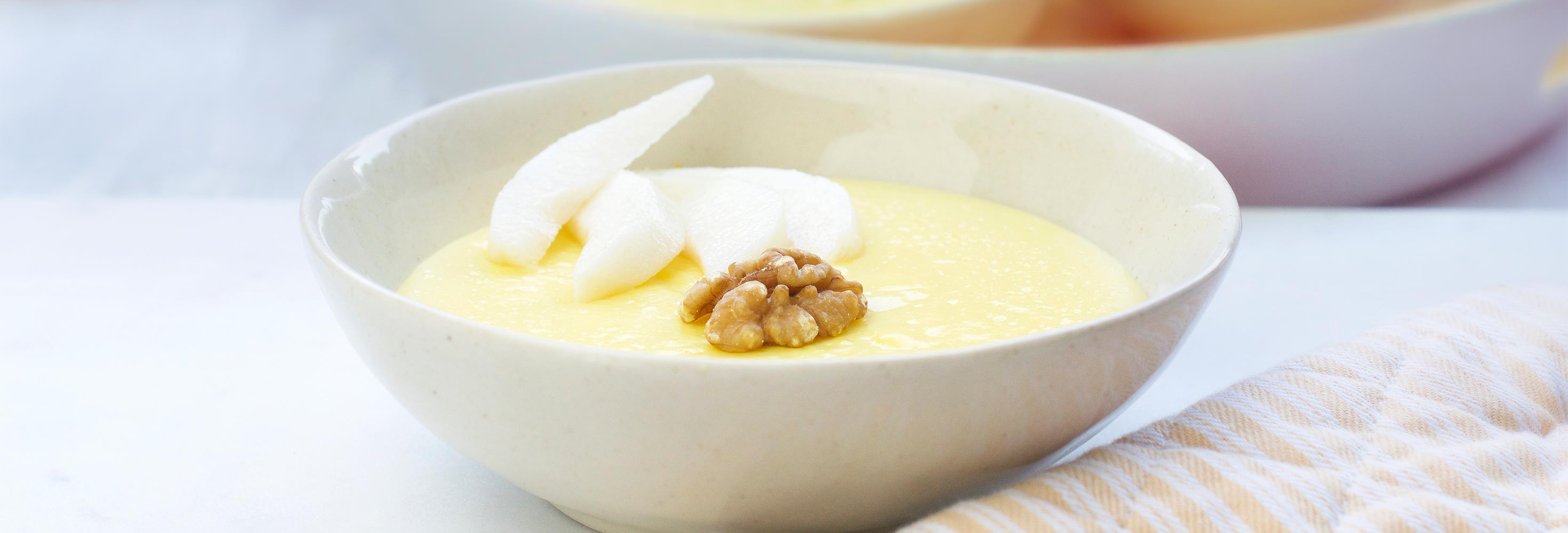 Pudding de Lait sans lactose aux poires, miel et noix
